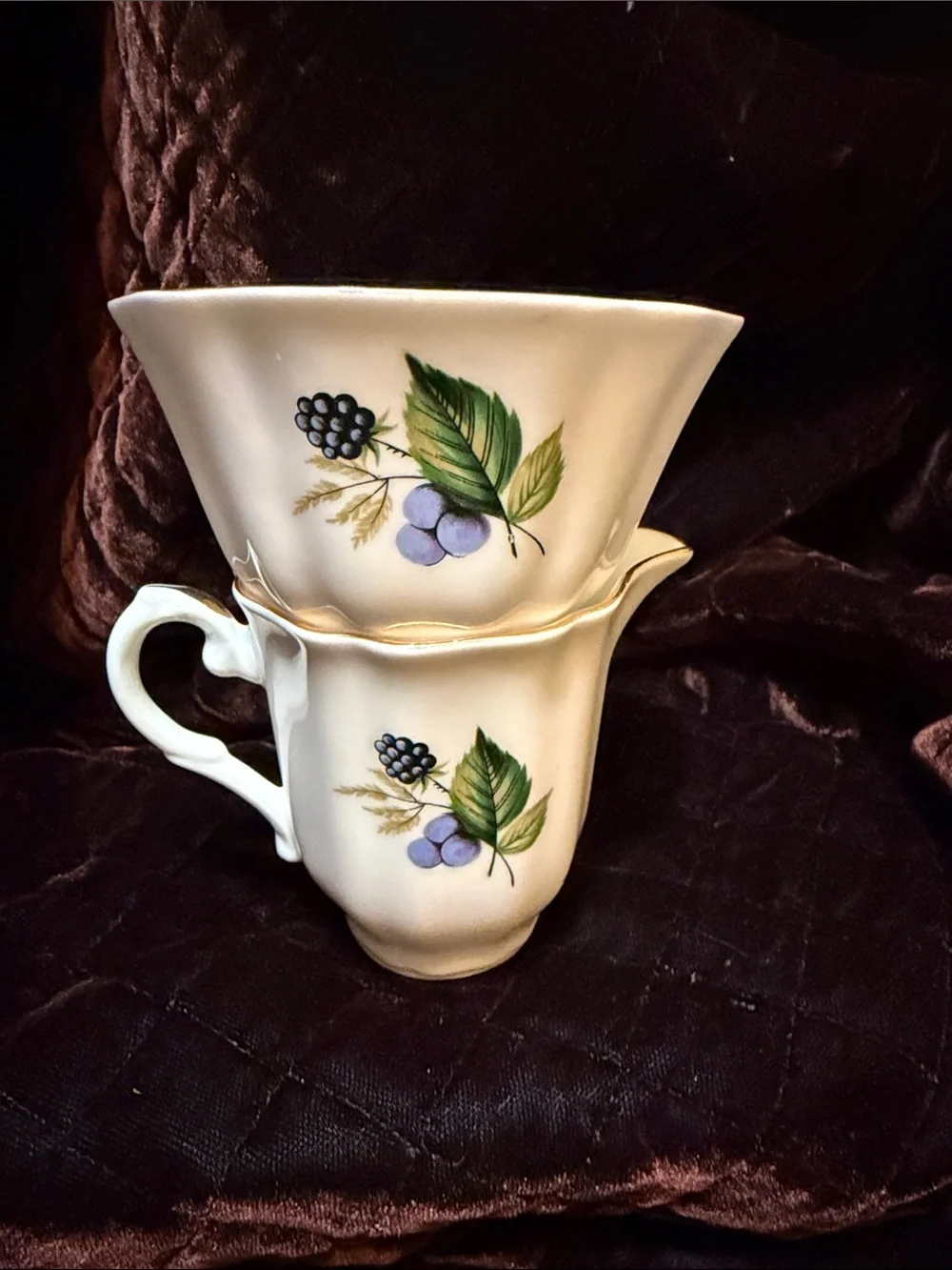 Porcelain Creamer and Sugar Set with Fruit Motif - White